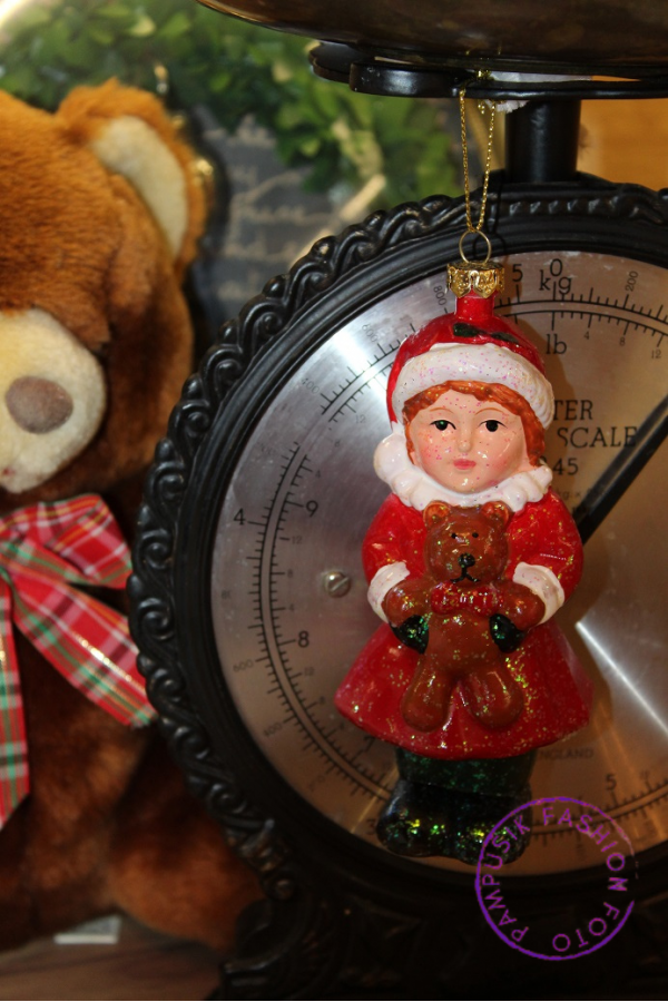 Závesná ozdoba - dievčatko s macom